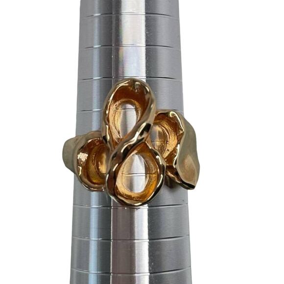 18K Gold Ring HGE Womans Ring Size 9 Infinity Ribbon Design - Picture 1 of 12